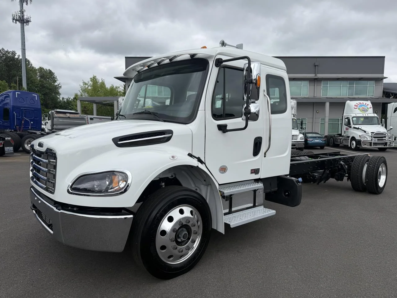 2025 Freightliner M2 106 in Albany, OR — photo 3