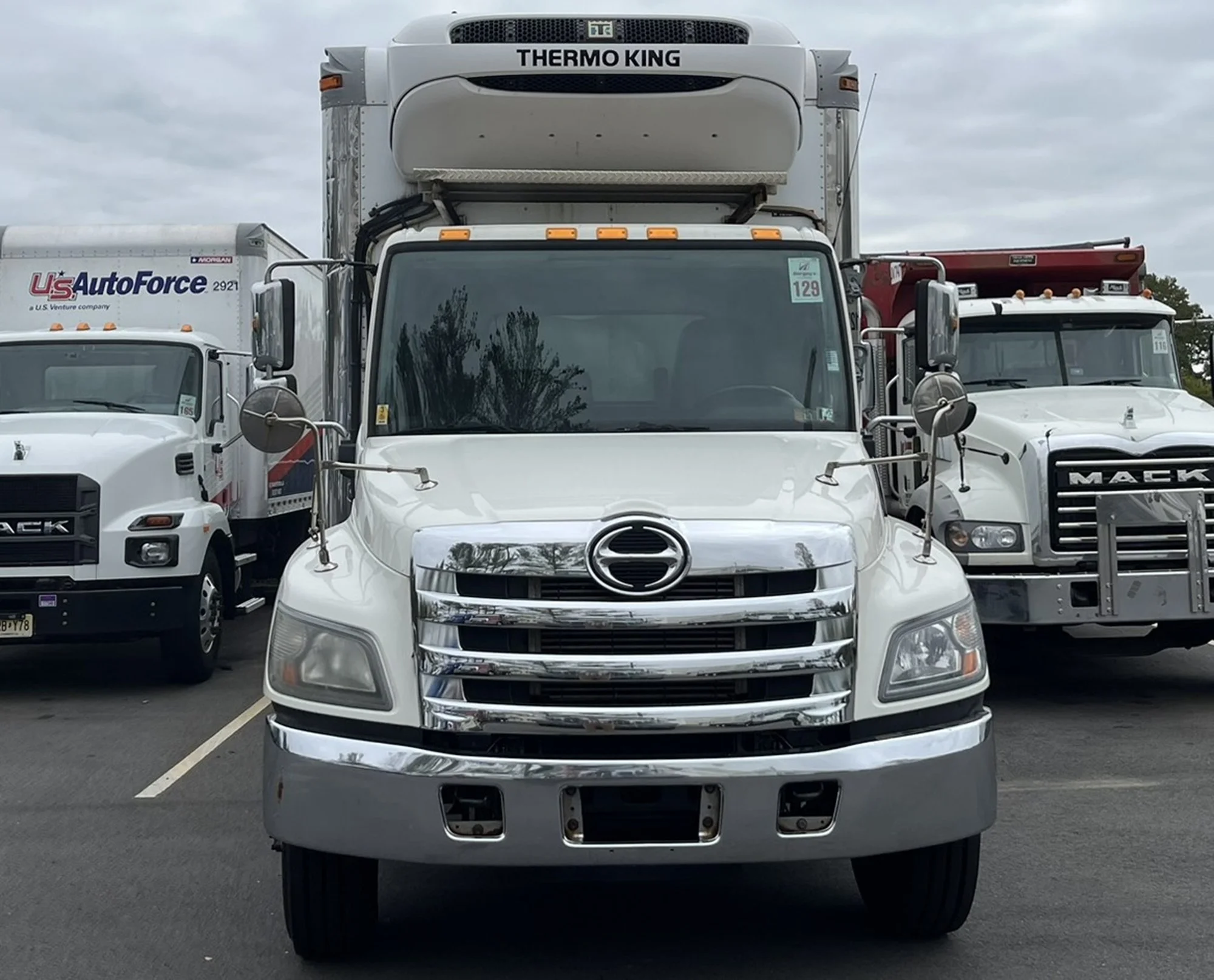 2014 Hino 338 - image 2