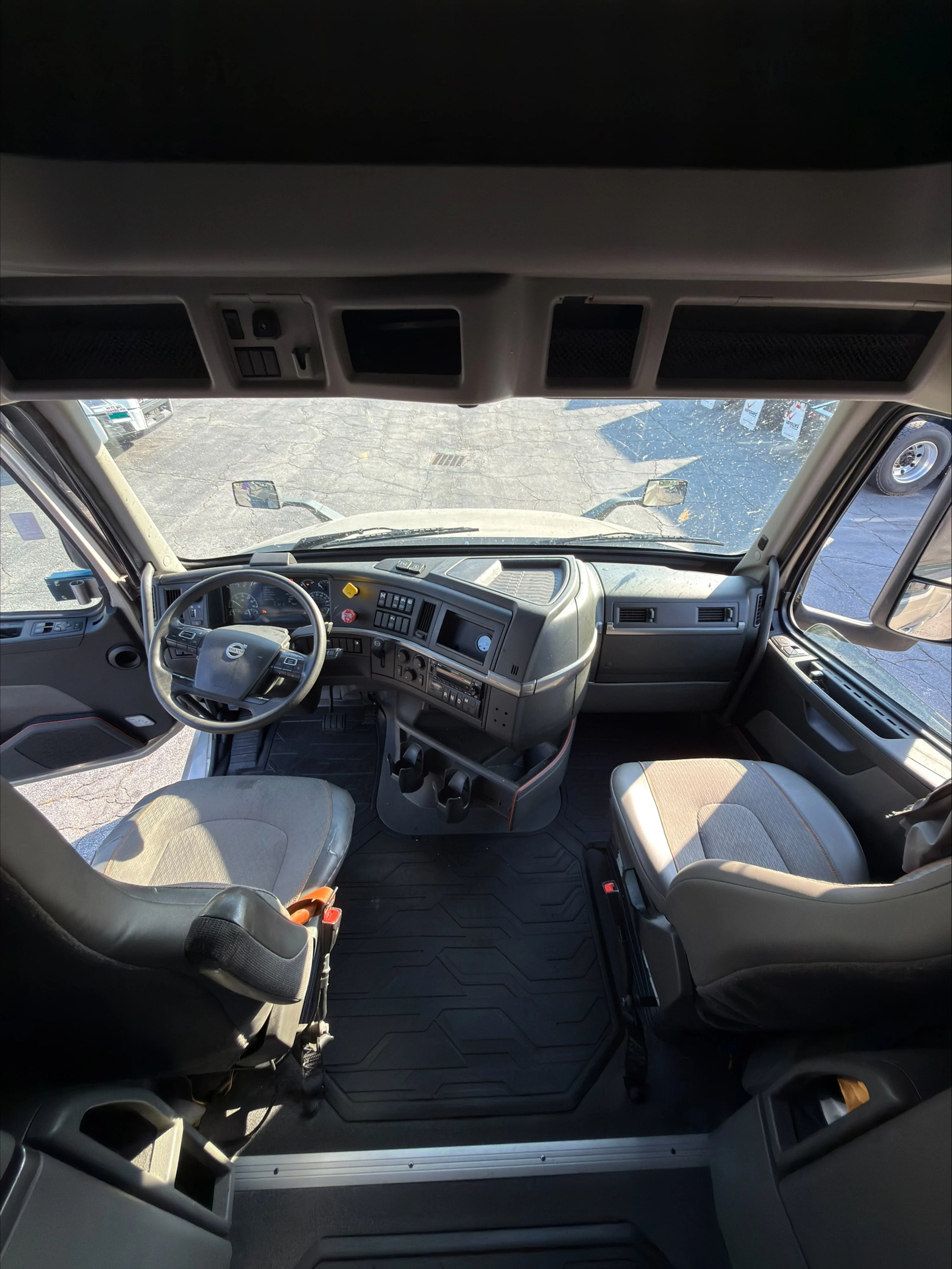 2023 Volvo VNL 760 in Guardian Atlanta — photo 12