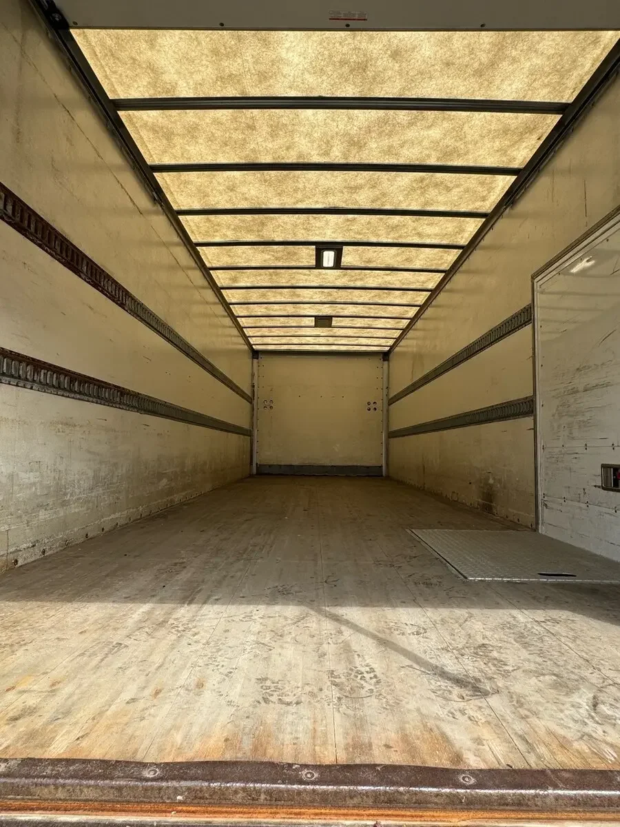 2017 International 4300 - image 6