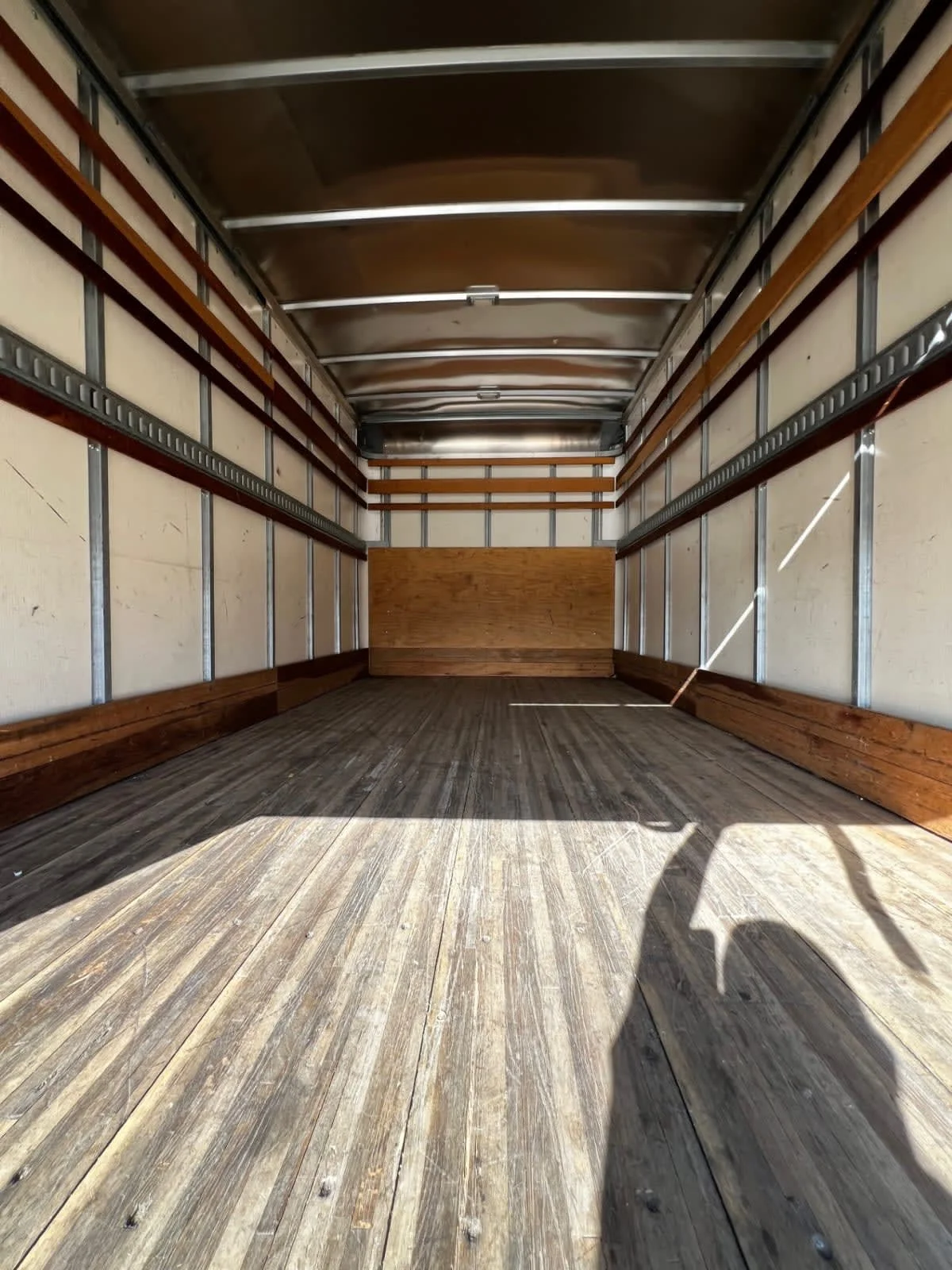 2019 Isuzu NPR - image 8