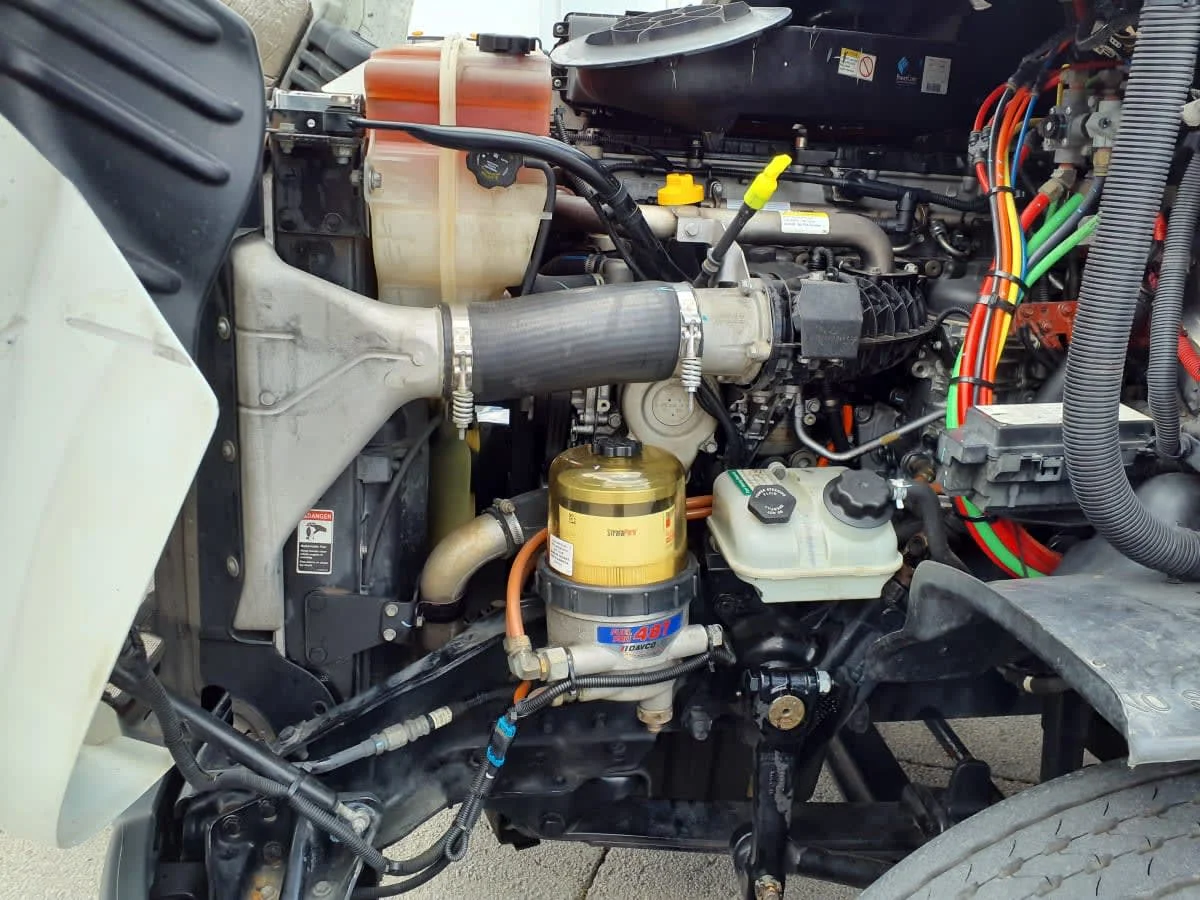 2019 Freightliner Cascadia - image 8