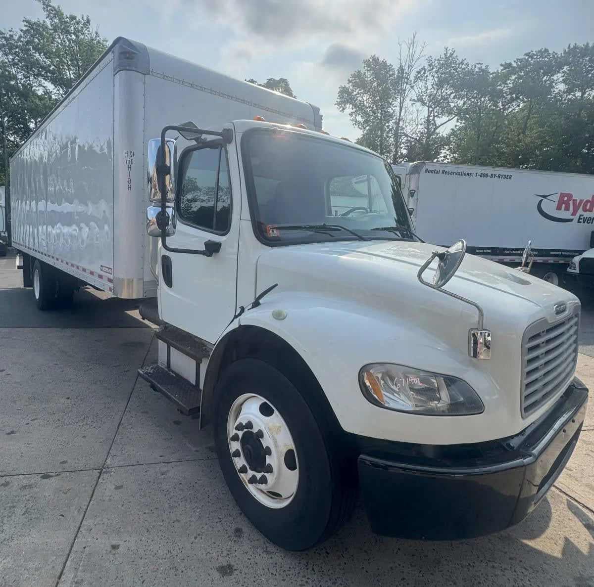 2017 Freightliner M2 106 - image 3