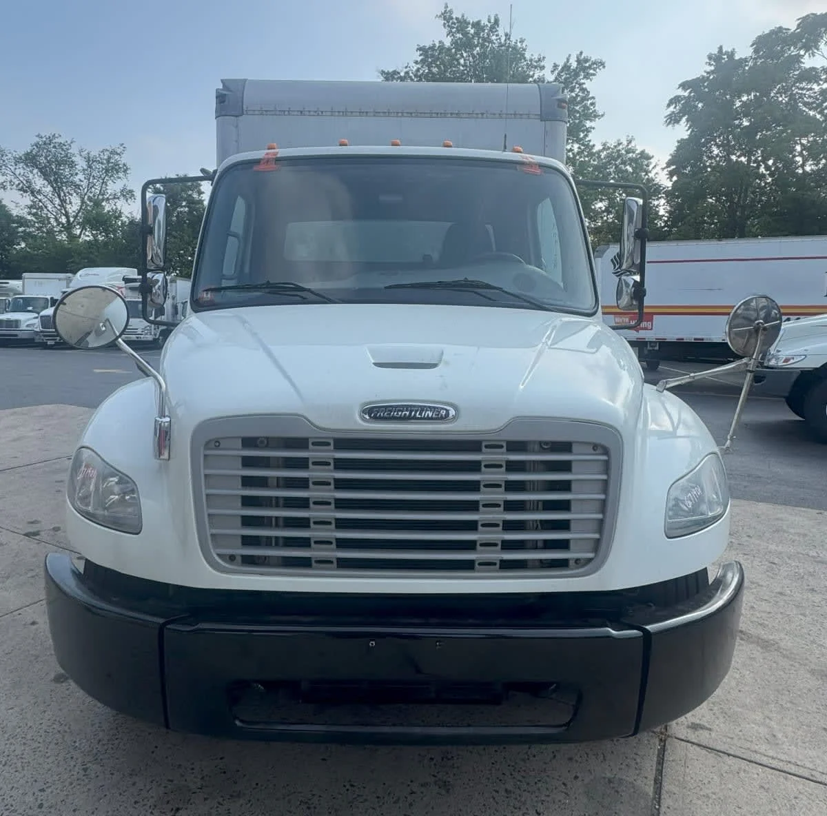 2017 Freightliner M2 106 - image 2