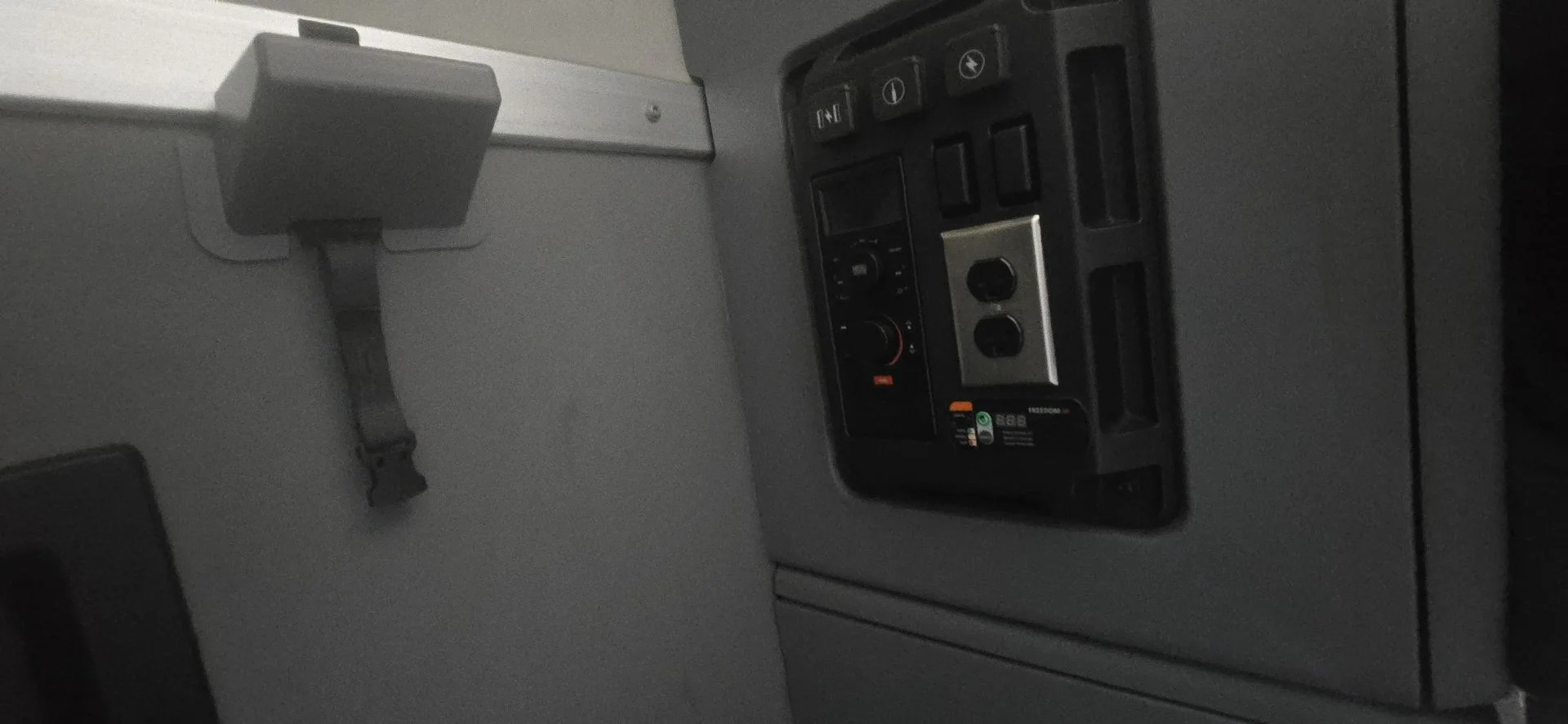 2020 Mack Anthem - image 29