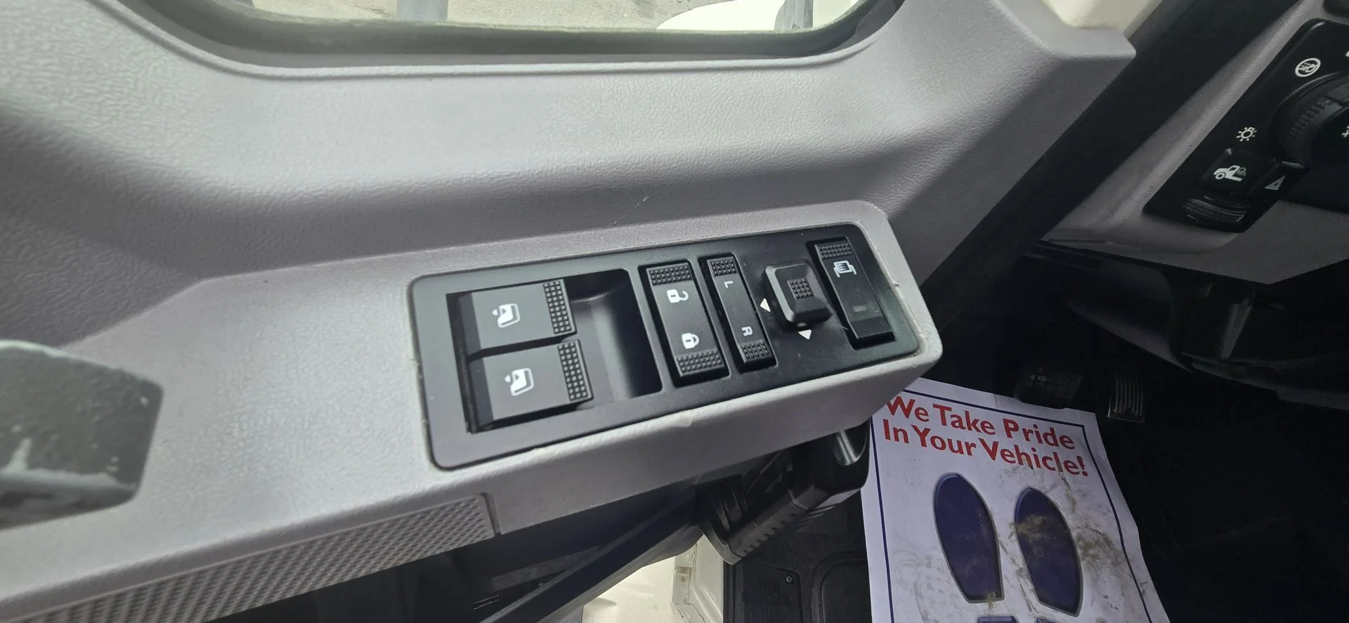 2020 Mack Anthem - image 15