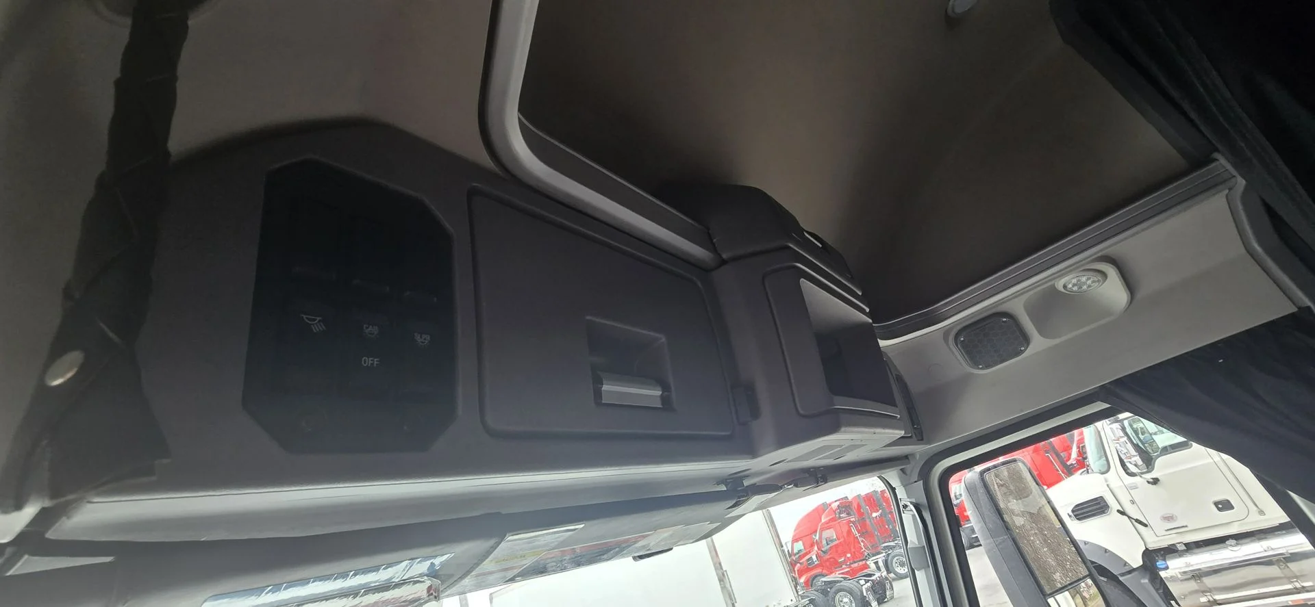 2020 Mack Anthem - image 22