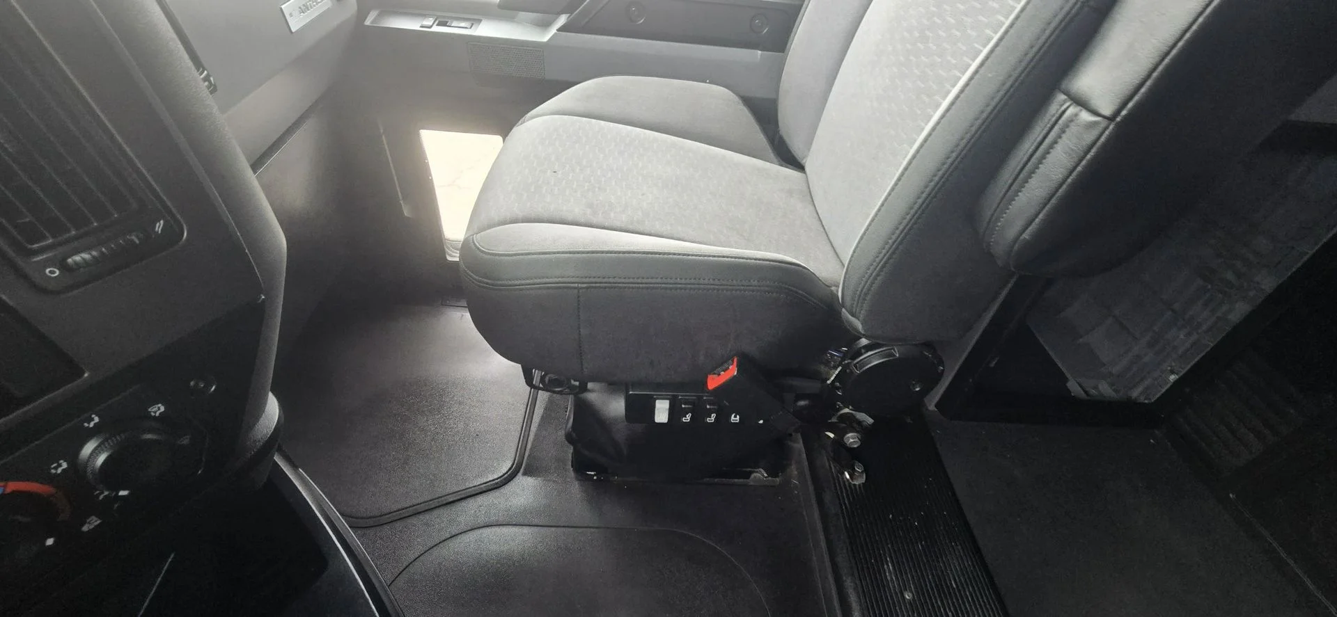 2020 Mack Anthem - image 21