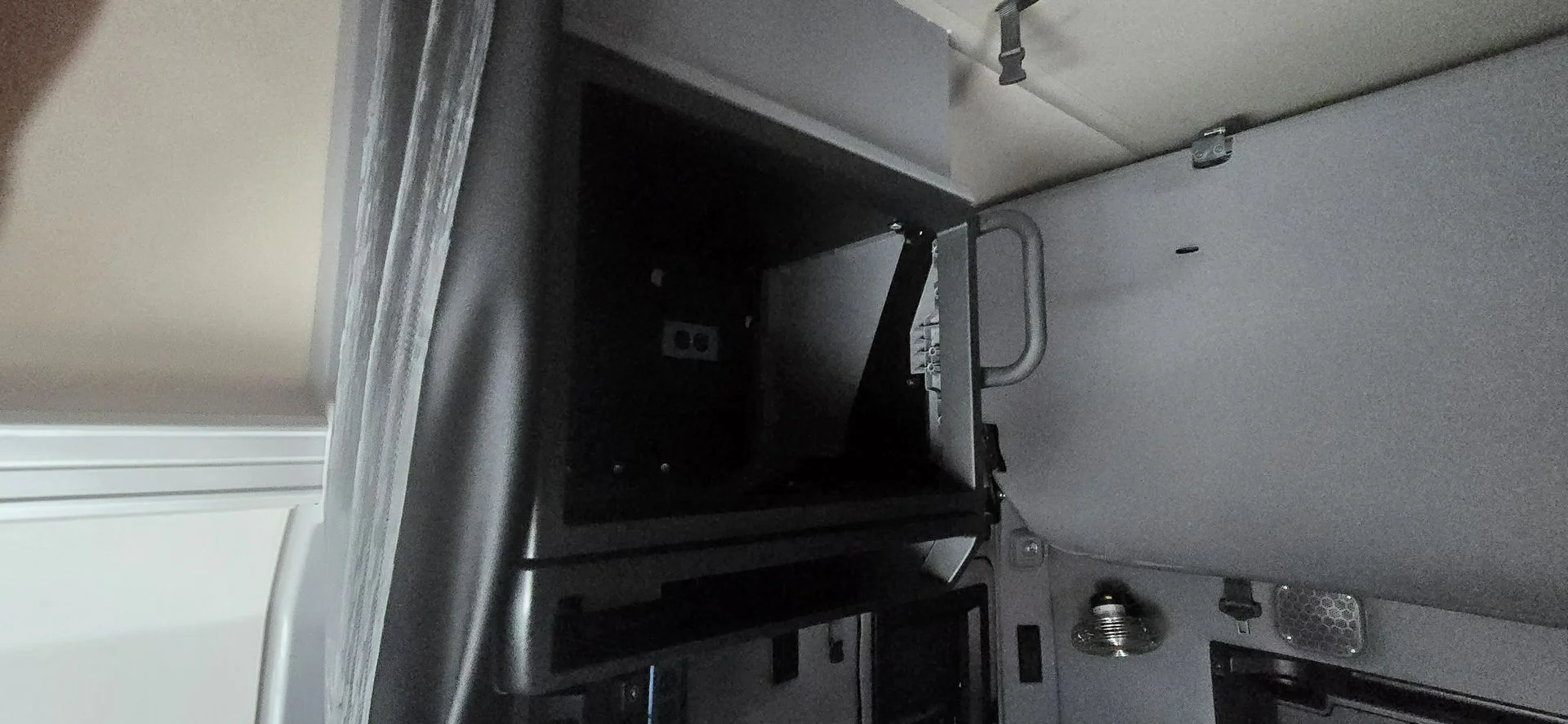 2020 Mack Anthem - image 26