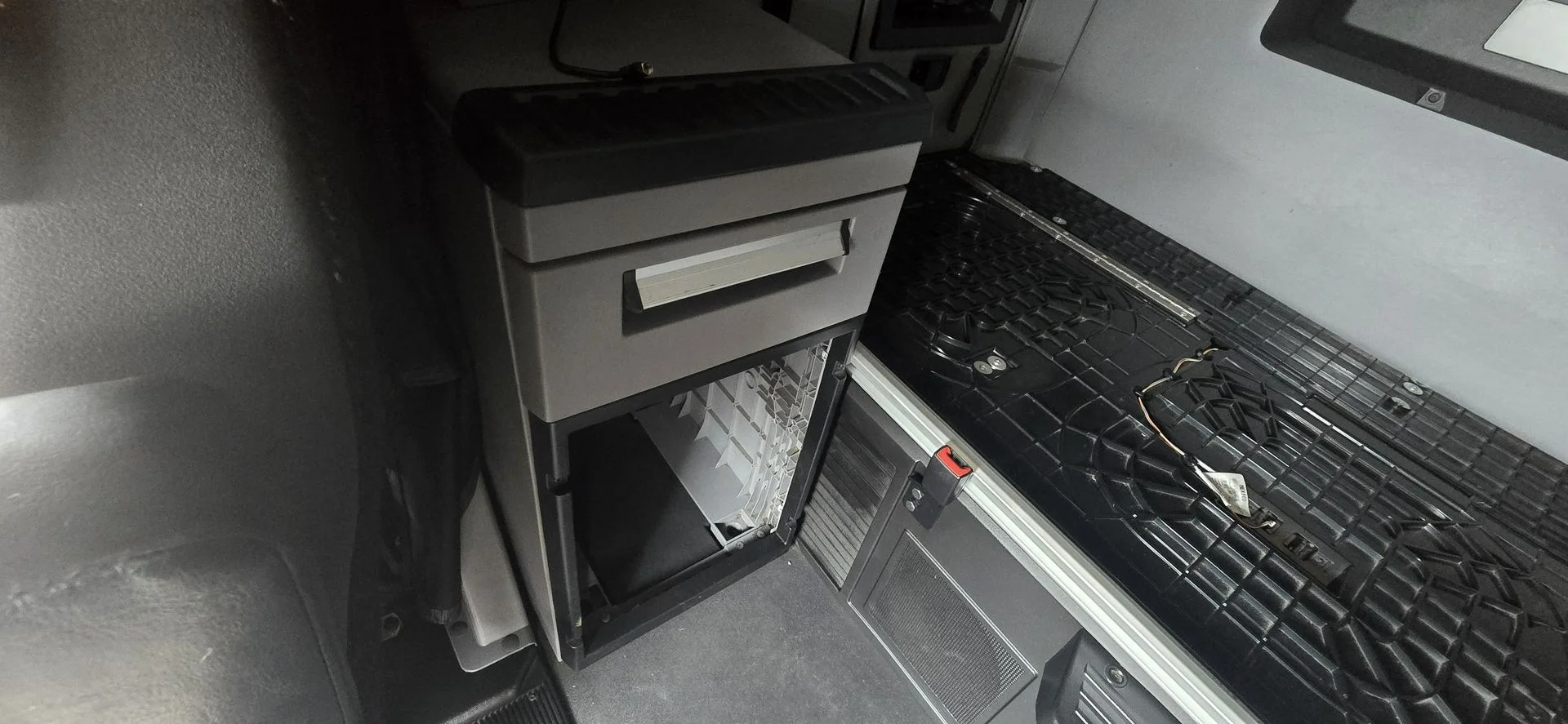 2020 Mack Anthem - image 25