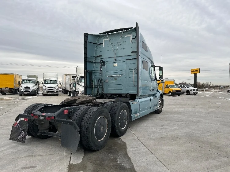 2023 Volvo VNL 760 - image 7