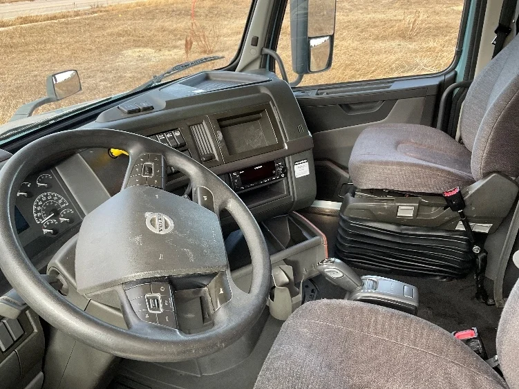 2023 Volvo VNL 760 - image 10