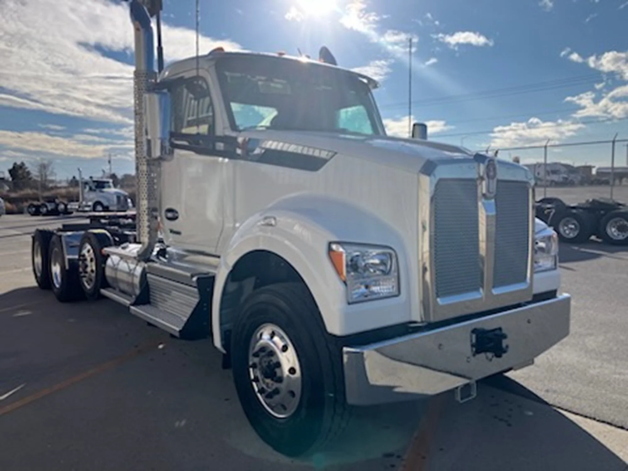 2026 Kenworth T880 - image 3