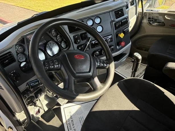 2021 Peterbilt 579 in Portland, OR — photo 11