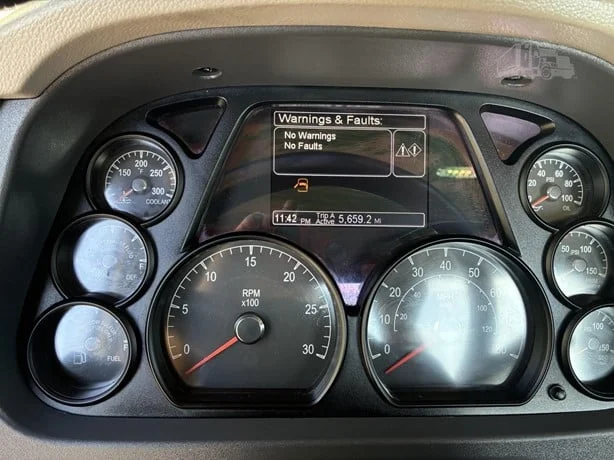 2021 Peterbilt 579 in Portland, OR — photo 13
