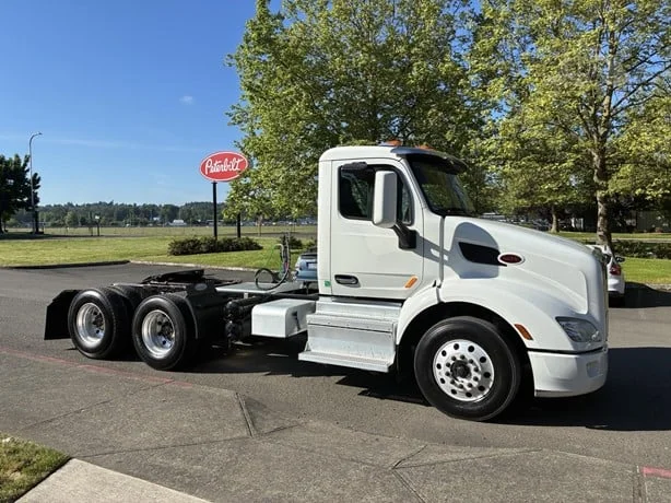 2021 Peterbilt 579 in Portland, OR — photo 2