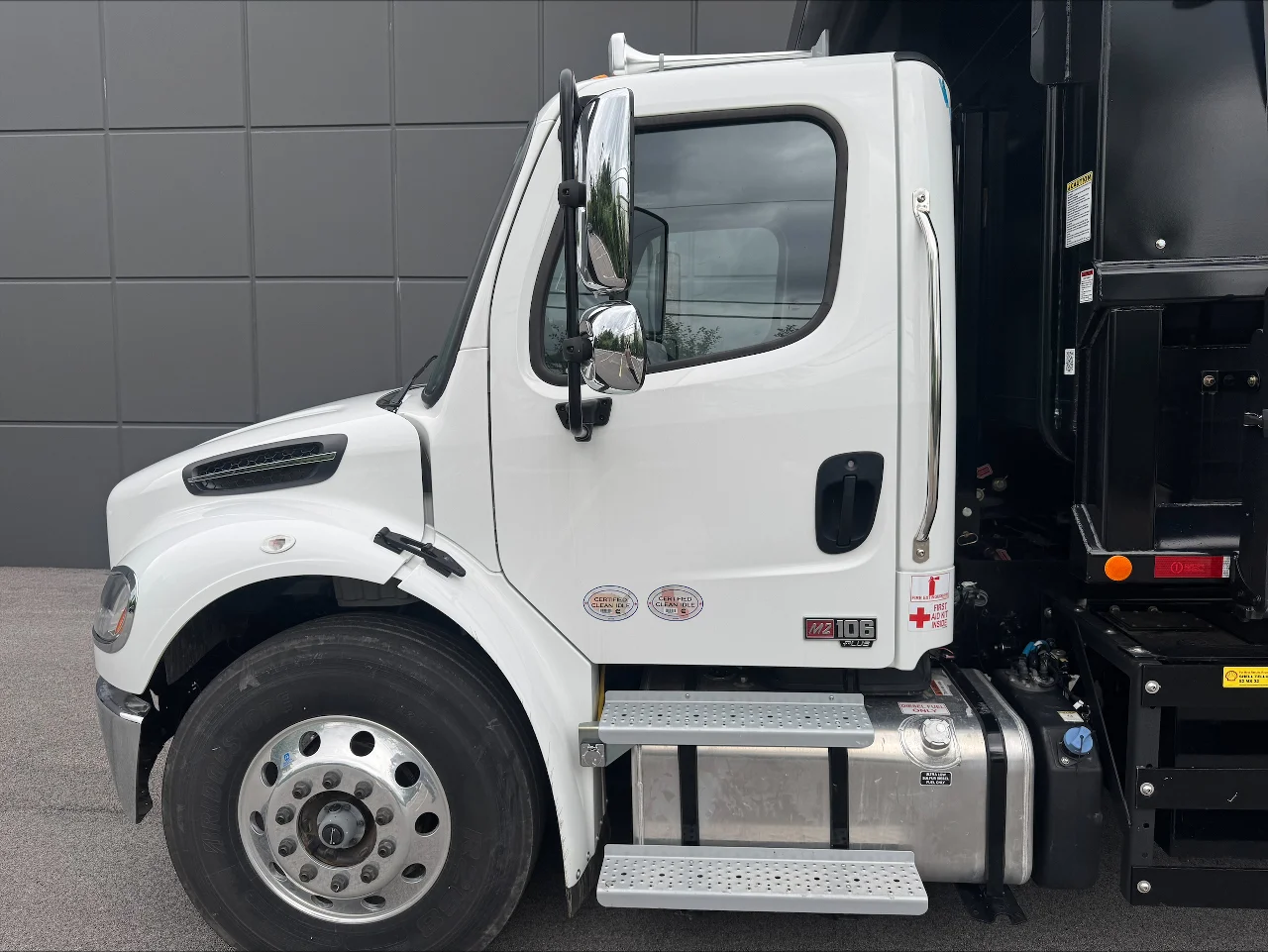 2025 Freightliner eM2 in York Street Elmhurst, IL — photo 5