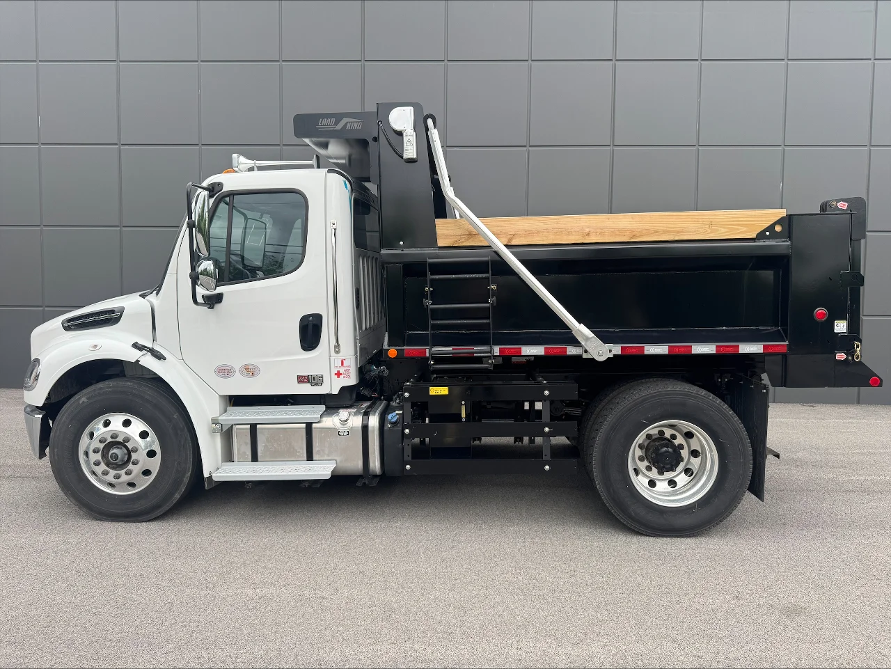2025 Freightliner eM2 in York Street Elmhurst, IL — photo 6