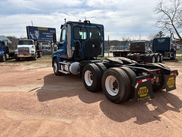 2015 Freightliner Cascadia in Marshfield, WI — photo 4