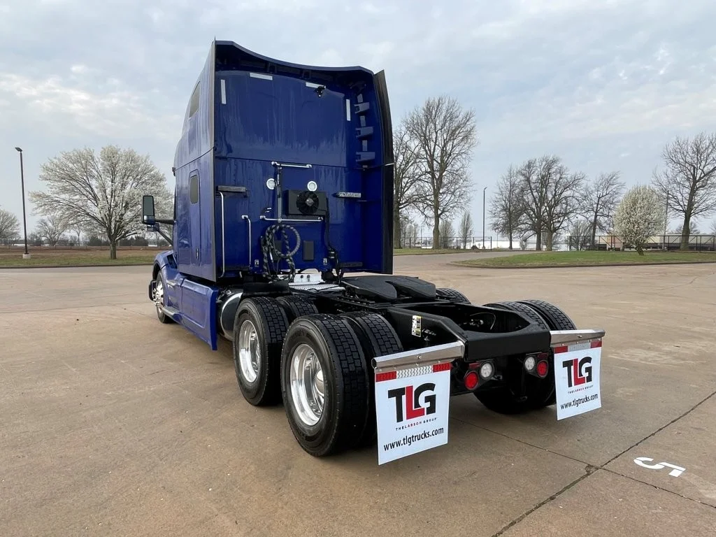2023 Peterbilt 579 in Springfield, MO — photo 3