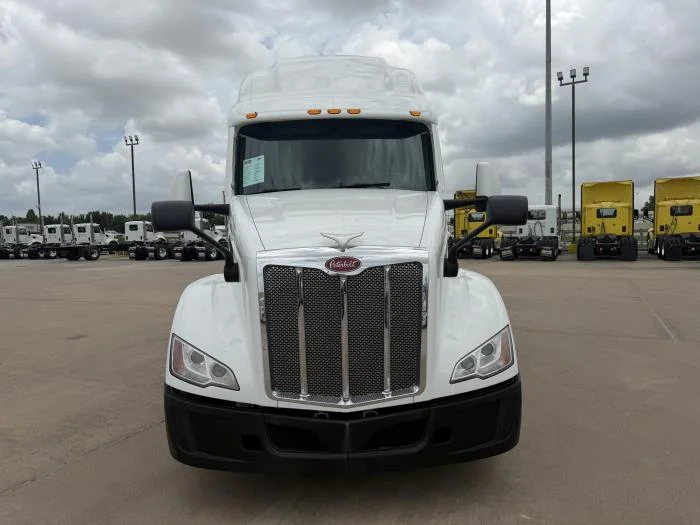 2022 Peterbilt 579 — photo 9