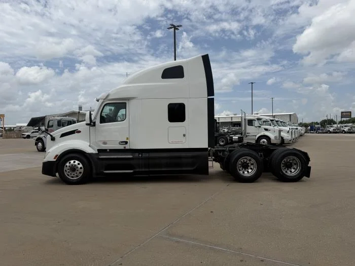 2022 Peterbilt 579 — photo 3