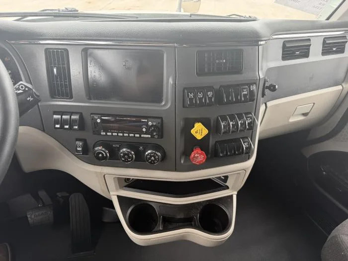2022 Peterbilt 579 — photo 38