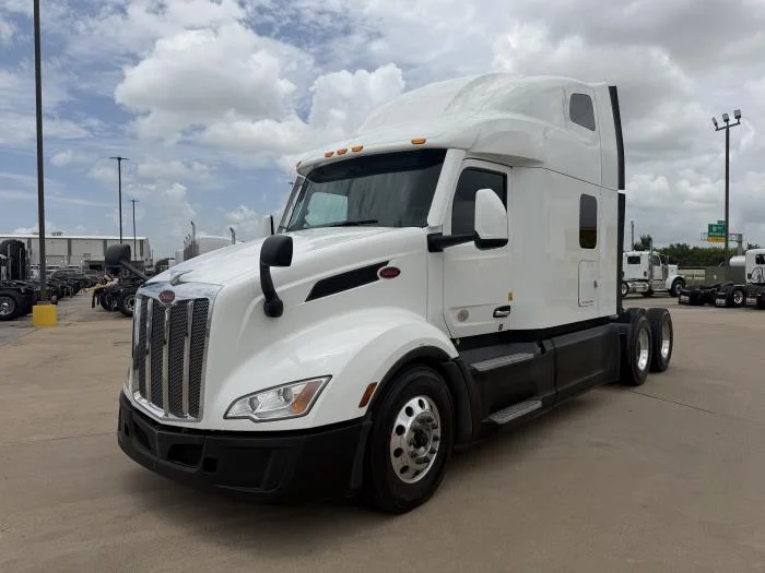 2022 Peterbilt 579 — photo 2