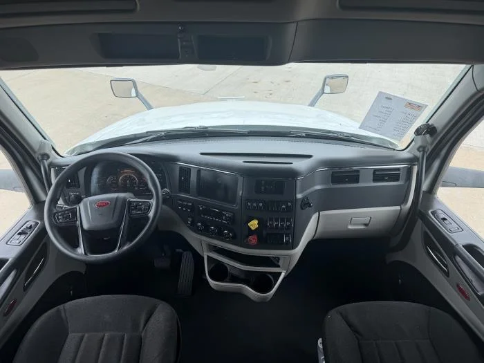 2022 Peterbilt 579 — photo 36