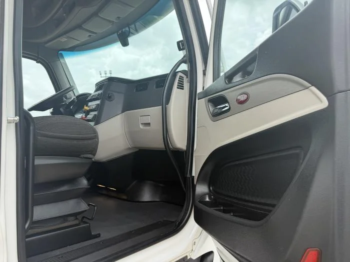 2022 Peterbilt 579 — photo 23