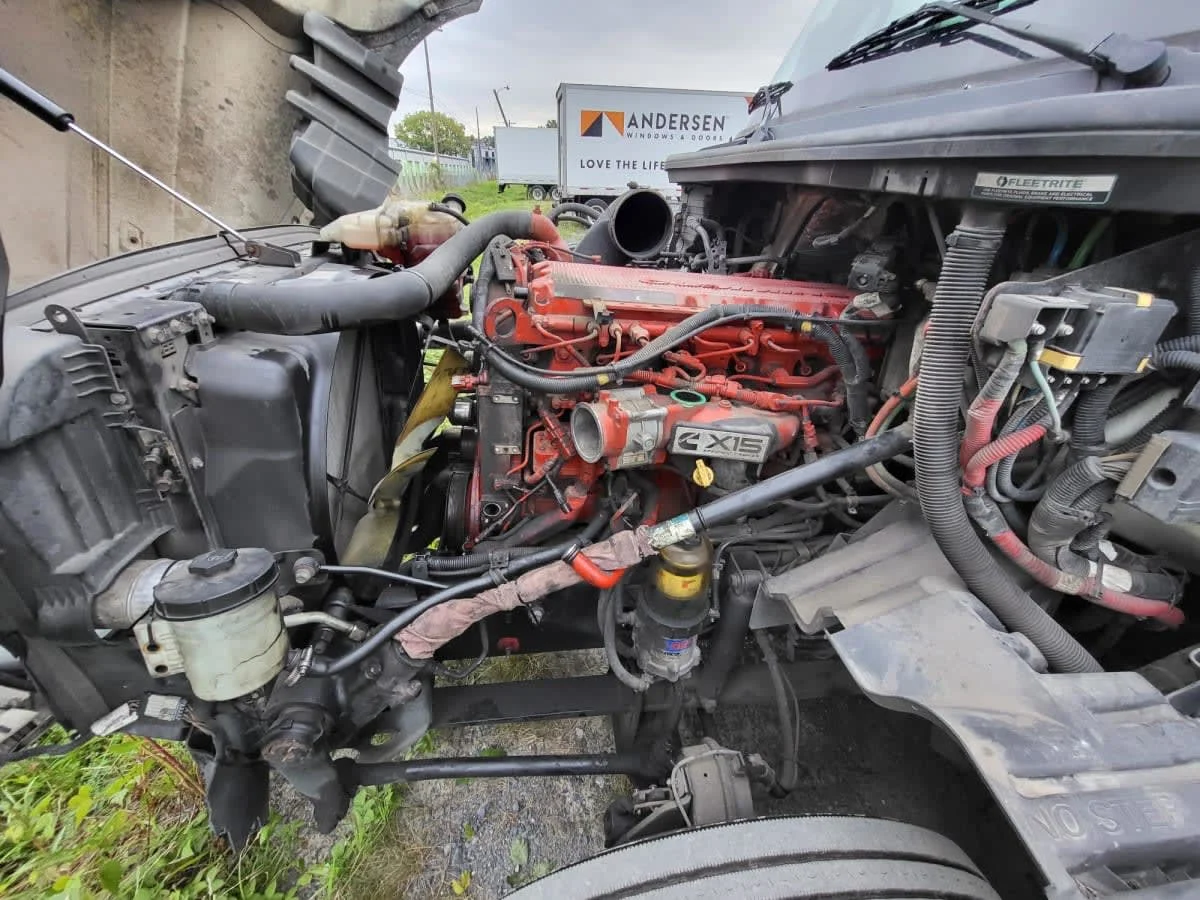 2020 International LT - image 8