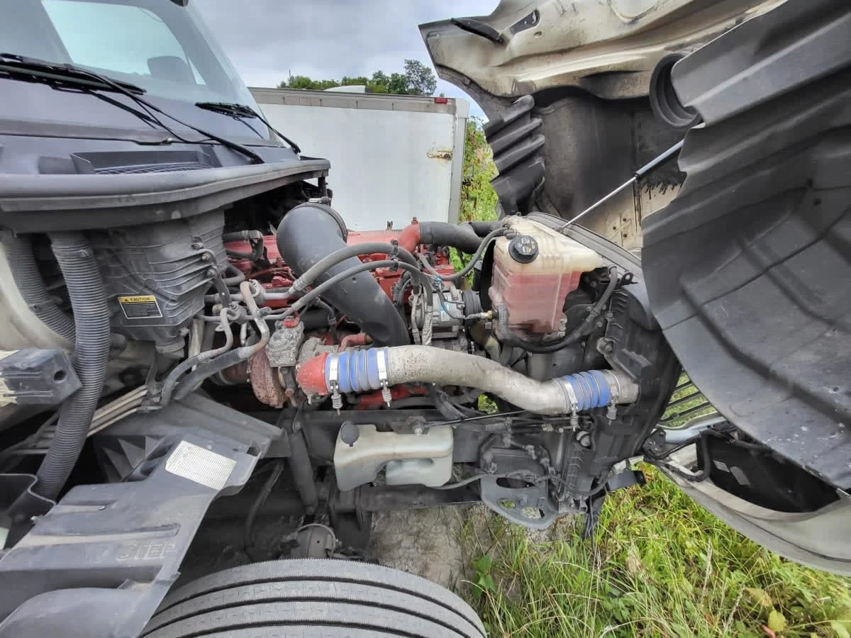 2020 International LT - image 9