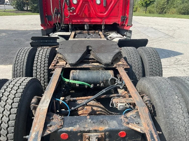 2018 Freightliner Cascadia - image 6