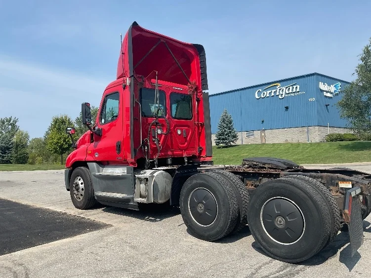 2018 Freightliner Cascadia - image 5