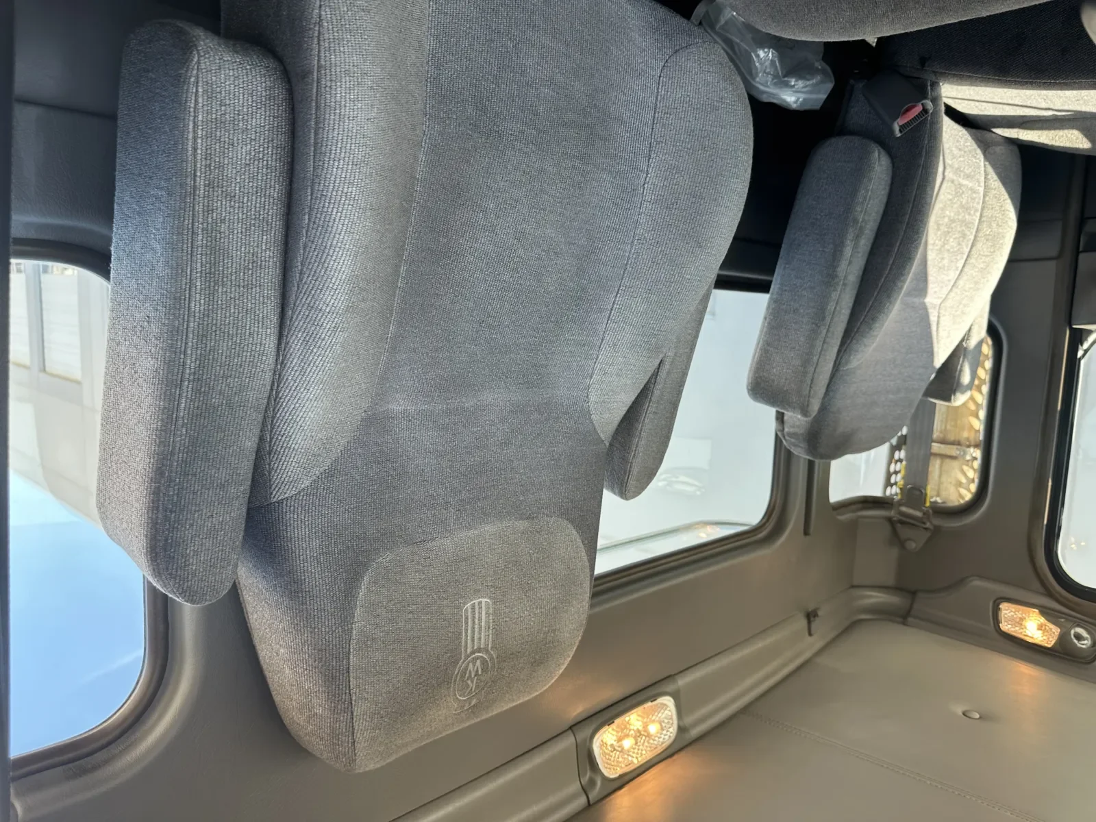 2013 Kenworth T800 - image 20