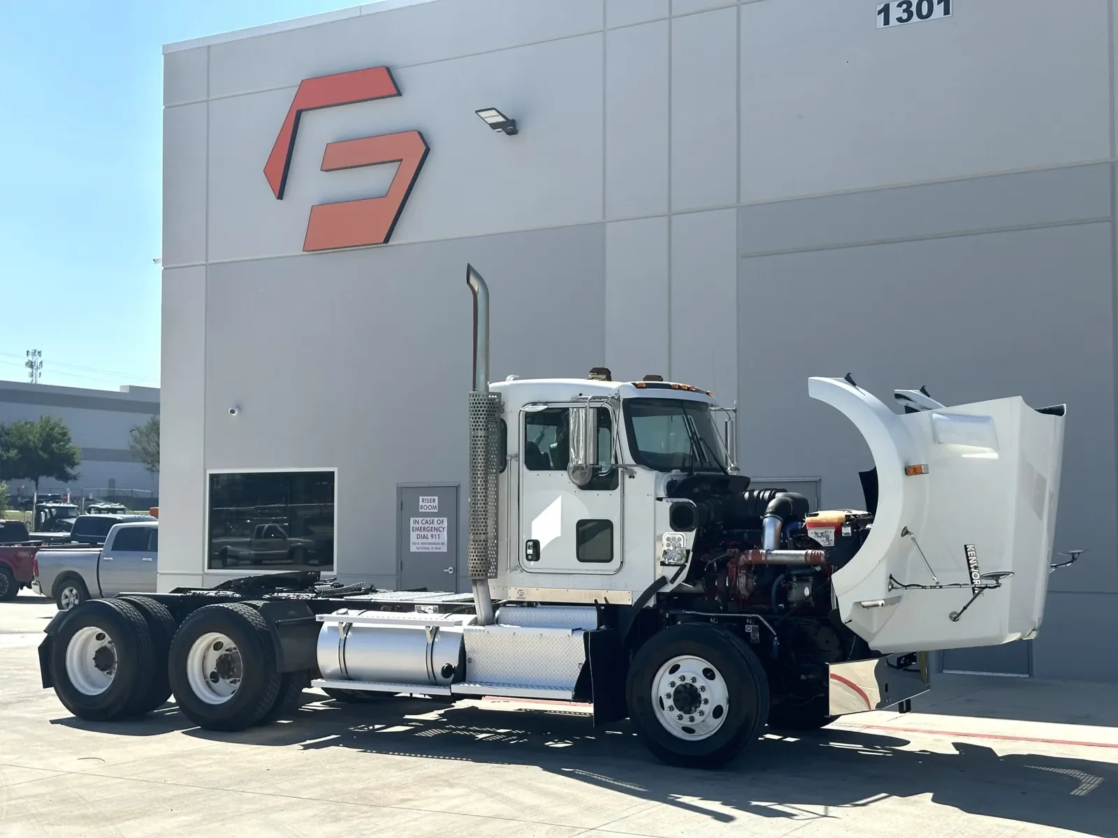 2013 Kenworth T800 - image 9