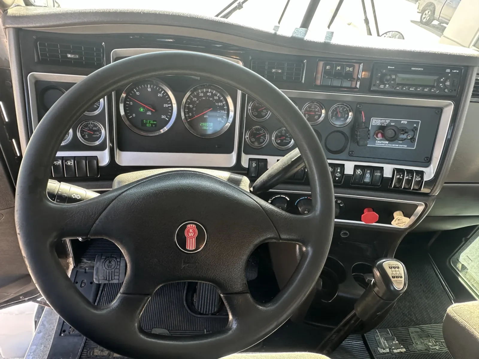 2013 Kenworth T800 in Hutchins, TX — photo 16