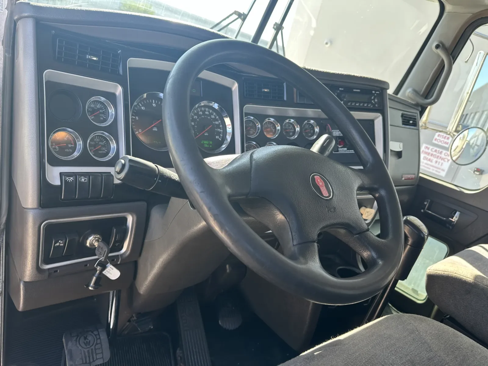 2013 Kenworth T800 - image 15