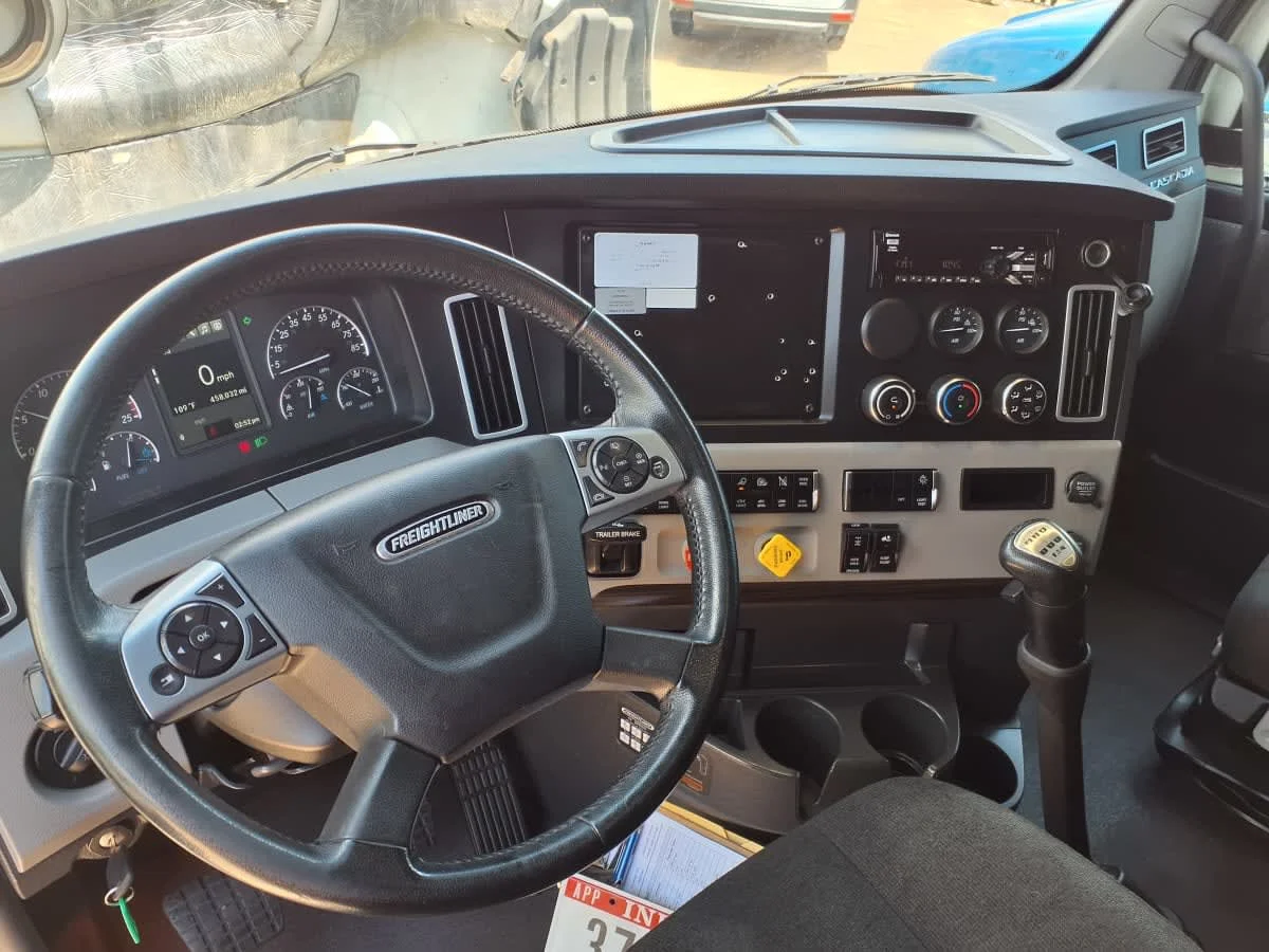 2021 Freightliner Cascadia in Dallas, TX — photo 7
