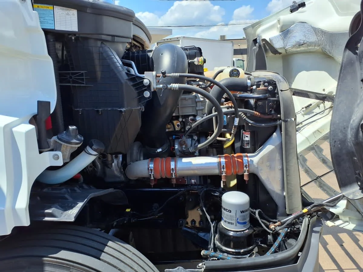 2021 Freightliner Cascadia in Dallas, TX — photo 10