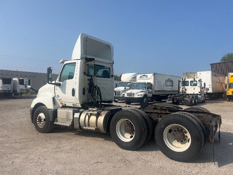 2019 International LT - image 5
