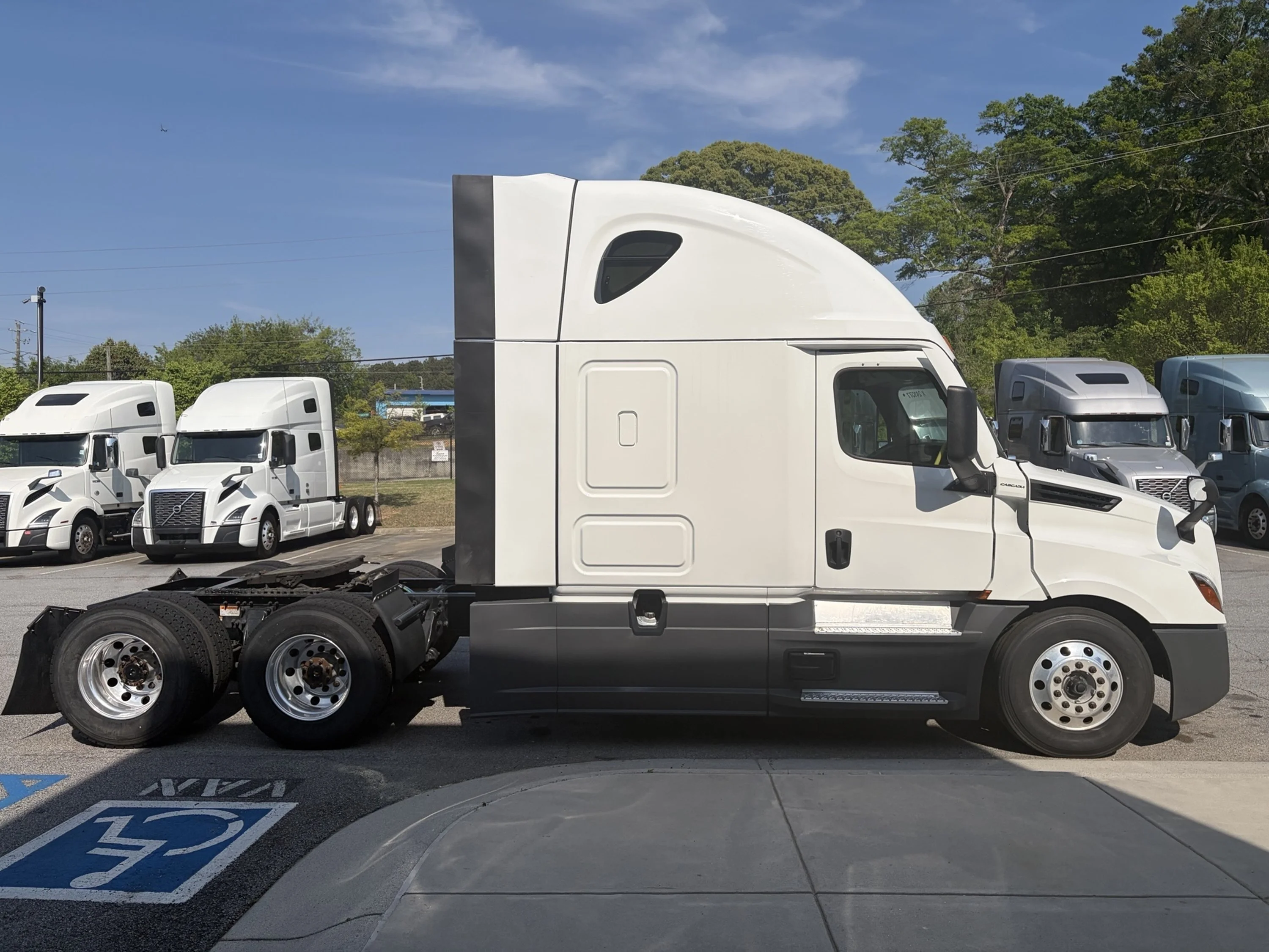 2024 Freightliner Cascadia - image 8