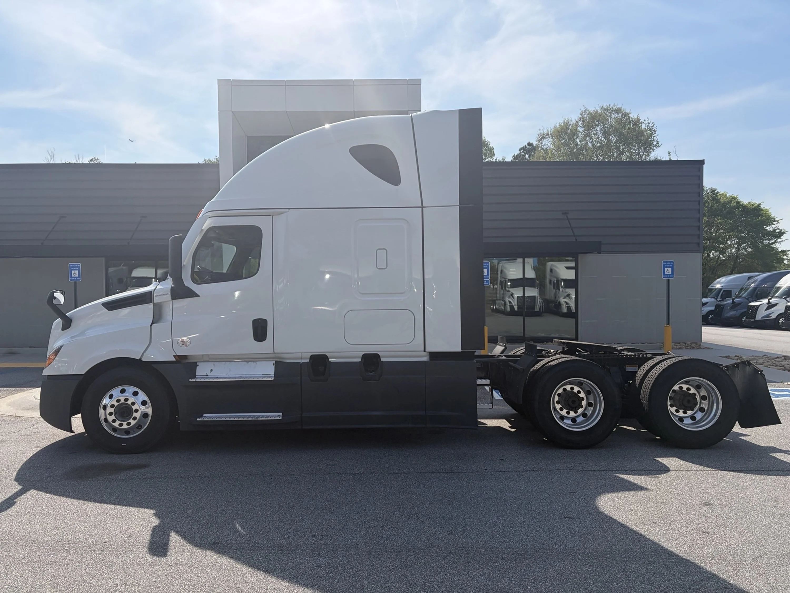 2024 Freightliner Cascadia - image 4