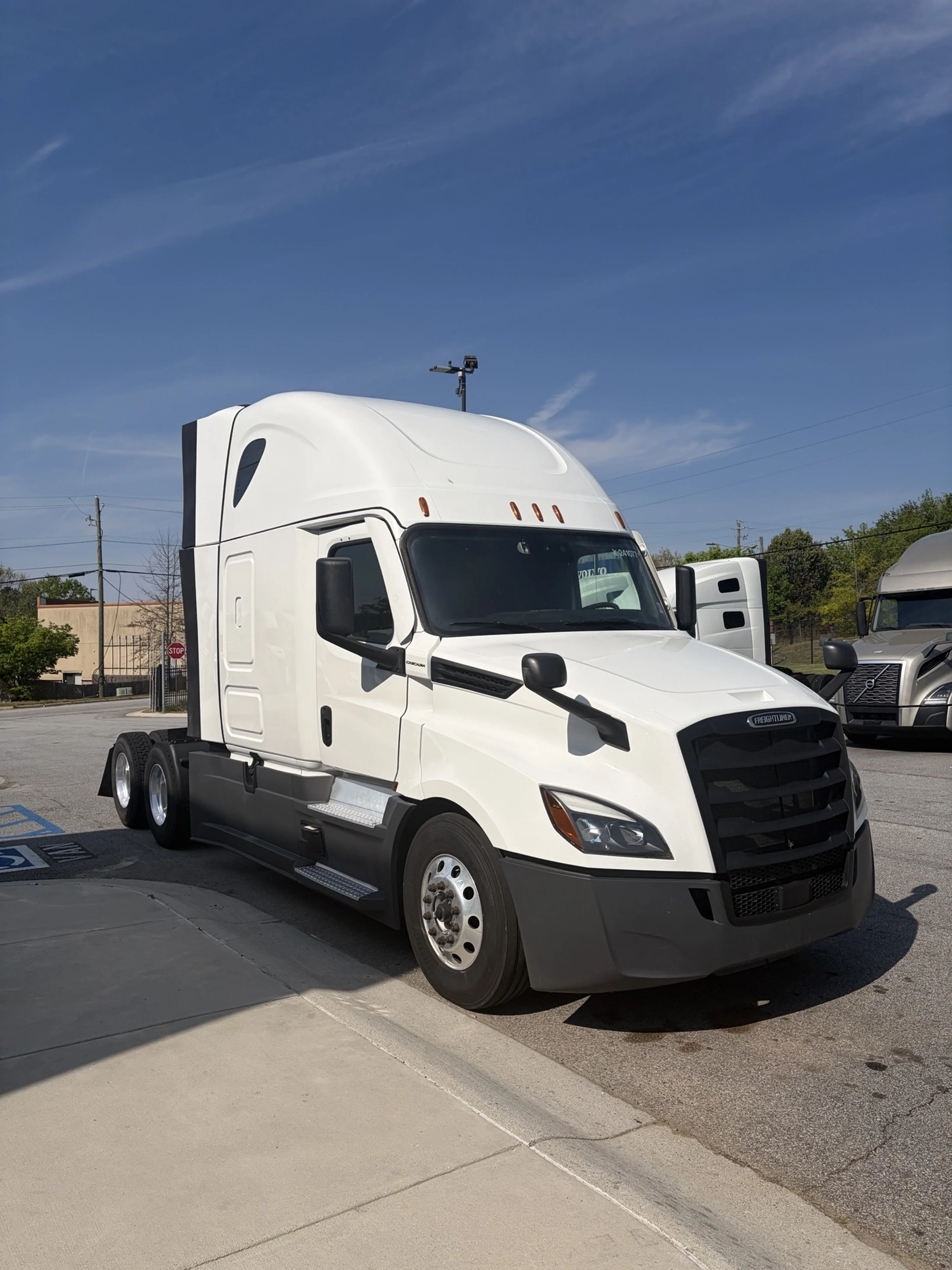 2024 Freightliner Cascadia - image 3