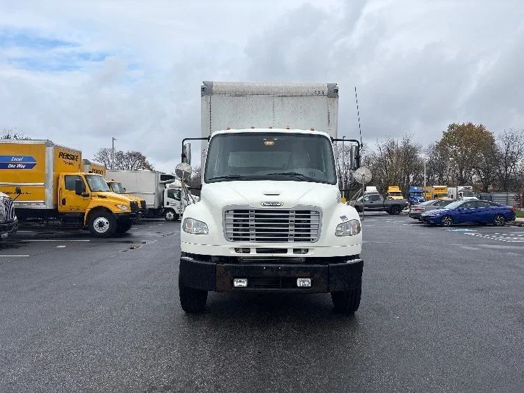 2019 Freightliner M2 106 - image 2