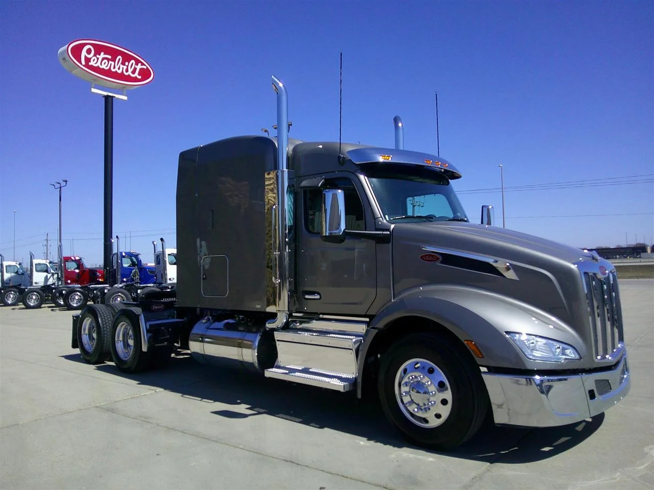 2027 Peterbilt 579 in Fargo, ND — photo 2