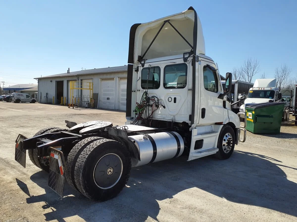 2020 Freightliner Cascadia - image 4