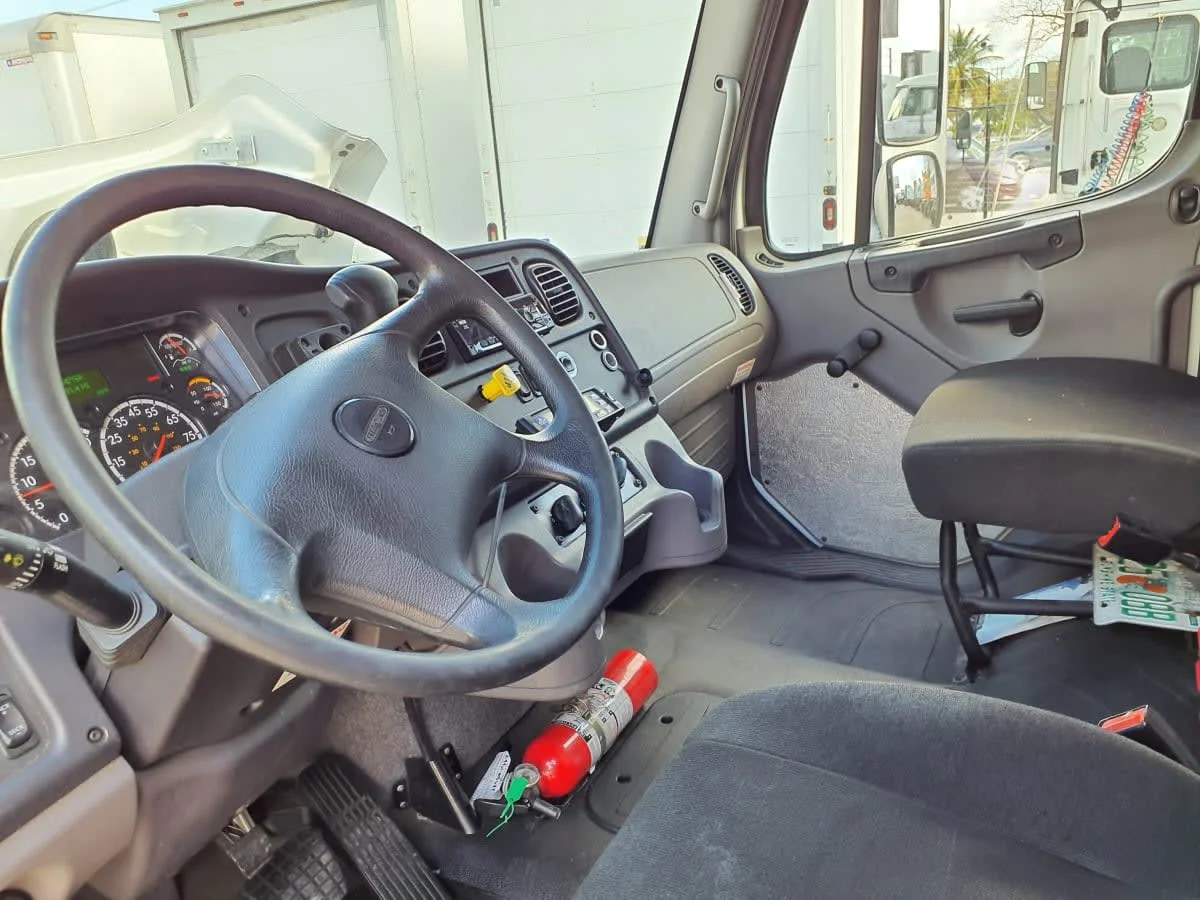 2019 Freightliner M2 106 in Davie, FL — photo 8