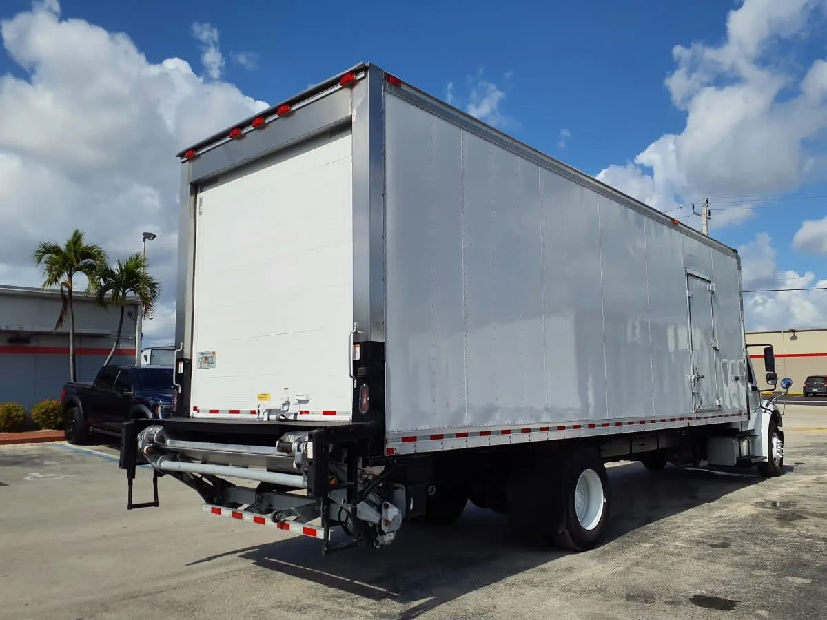 2019 Freightliner M2 106 in Davie, FL — photo 4