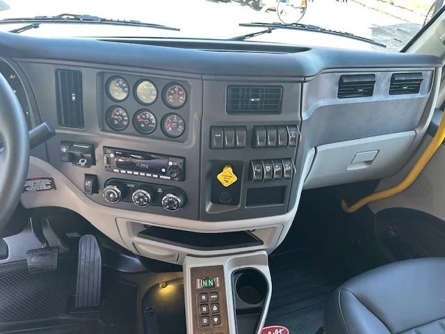 2027 Peterbilt 567 in Tampa, FL — photo 15